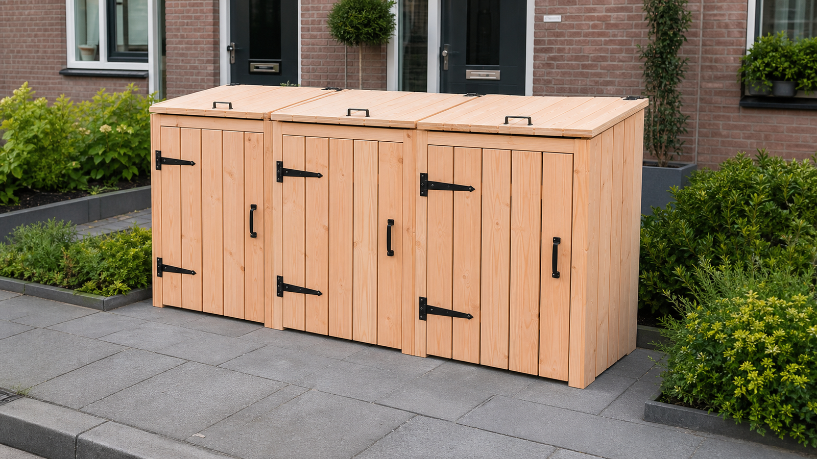 Houten containerombouw voor 3 containers in een Nederlandse voortuin