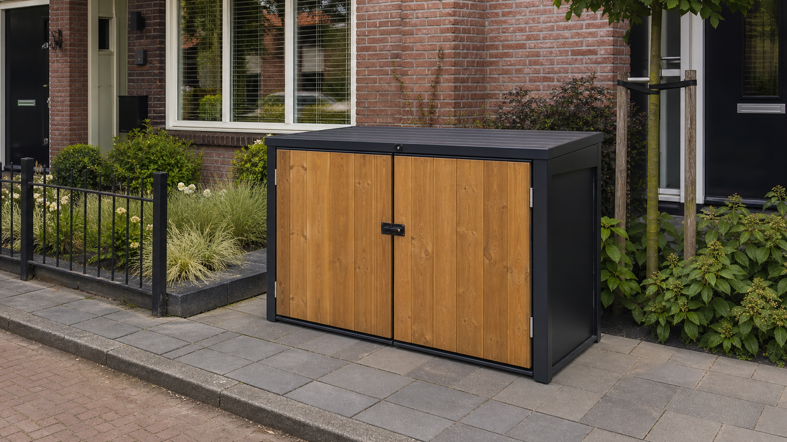 Moderne containerombouw in een Nederlandse voortuin met kliko’s netjes uit het zicht