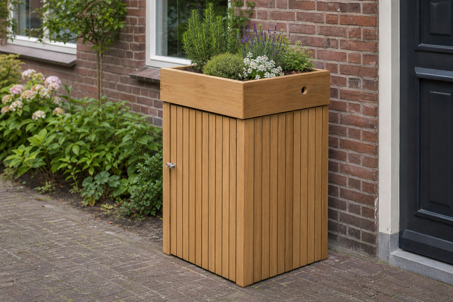 Compacte houten containerombouw voor één kliko met een verhoogde kruiden- en bloemenbak